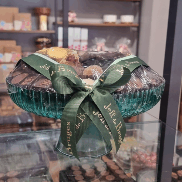 Coupe en verre sur pied avec 900 g de chocolat – Image 3
