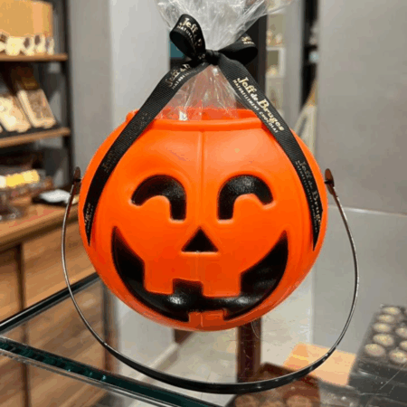 Seau Citrouille garni de chocolats 250g